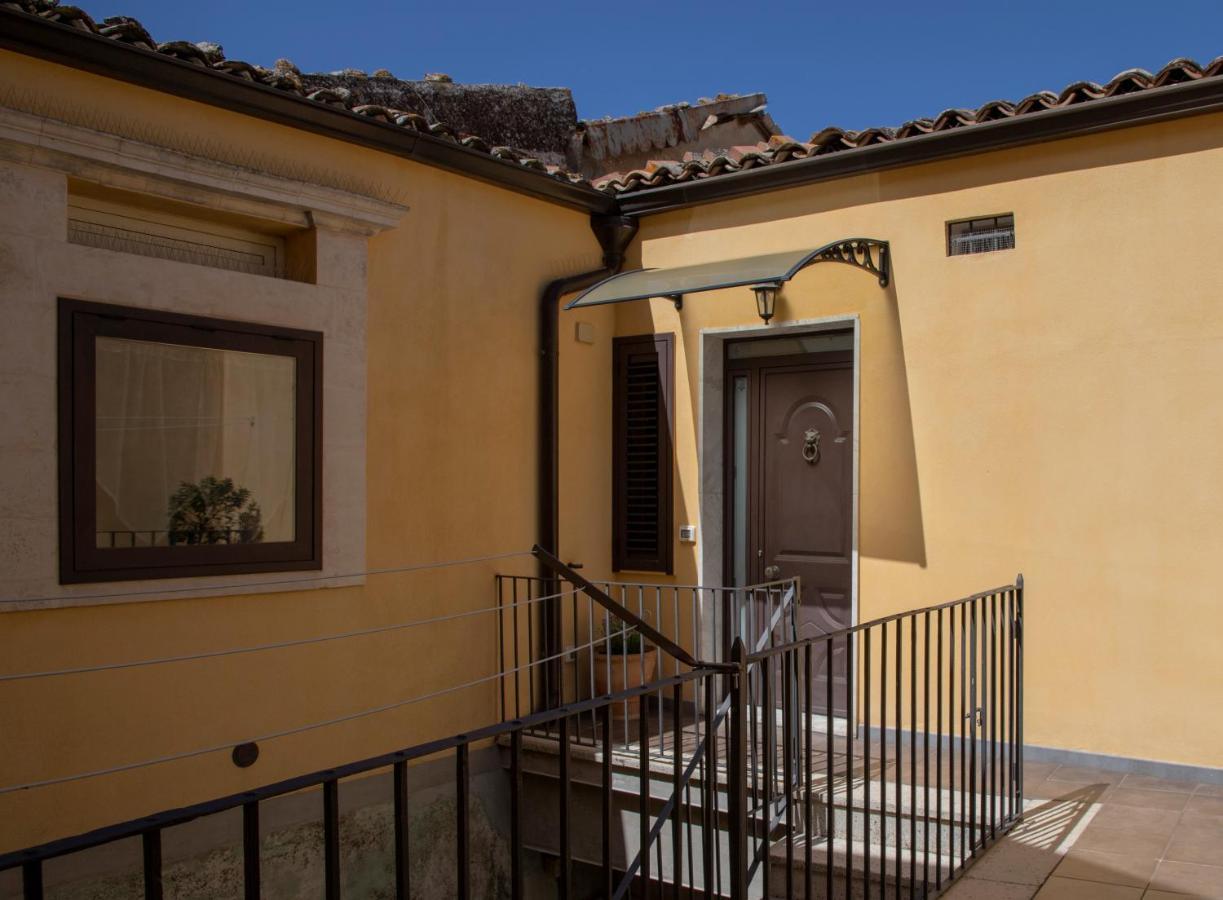 Casa Vacanza Da Dina Модіка Екстер'єр фото
